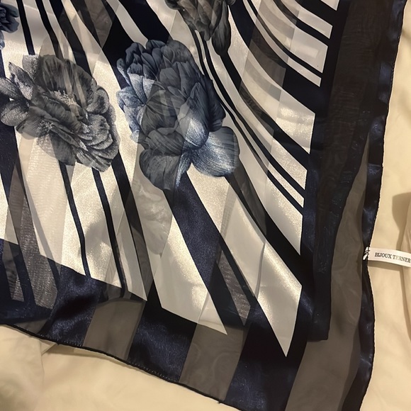 Scarf - Picture 4 of 6